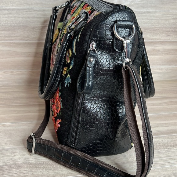 Mellow World Flower Garden Hand Beaded Tapestry Purse-Crossbody - Picture 3 of 13